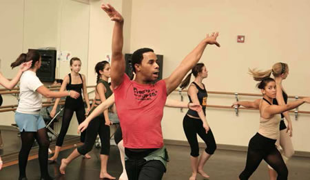 Rodney Hamilton leads a master class at COCA. Hamilton was the first scholarship student accepted into COCA&#039;s Honors Program. Photo courtesy of COCA