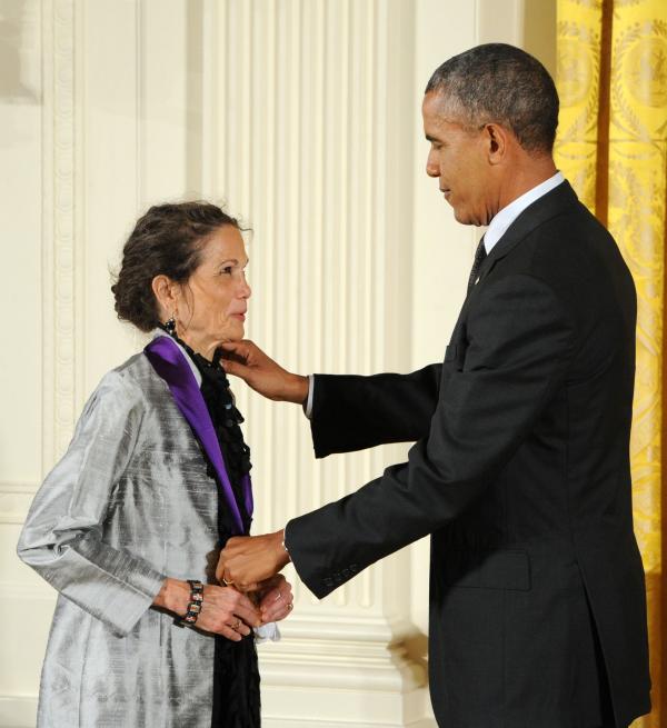 Julia Alvaraz receiving an award from Barack Obama